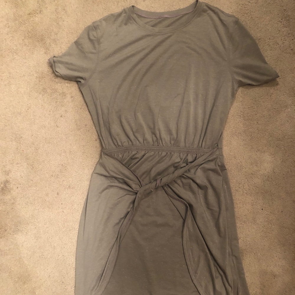 Lululemon dress size 6